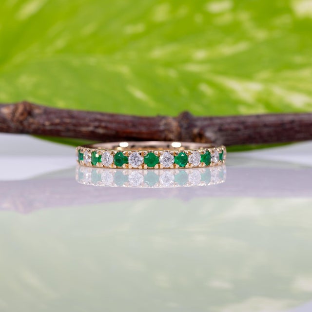 2020s Diamond & Emerald Band Ring in Solid 14k Gold | Elegant Gemstone Wedding Band, Size 6.75 For Sale - Image 5 of 9