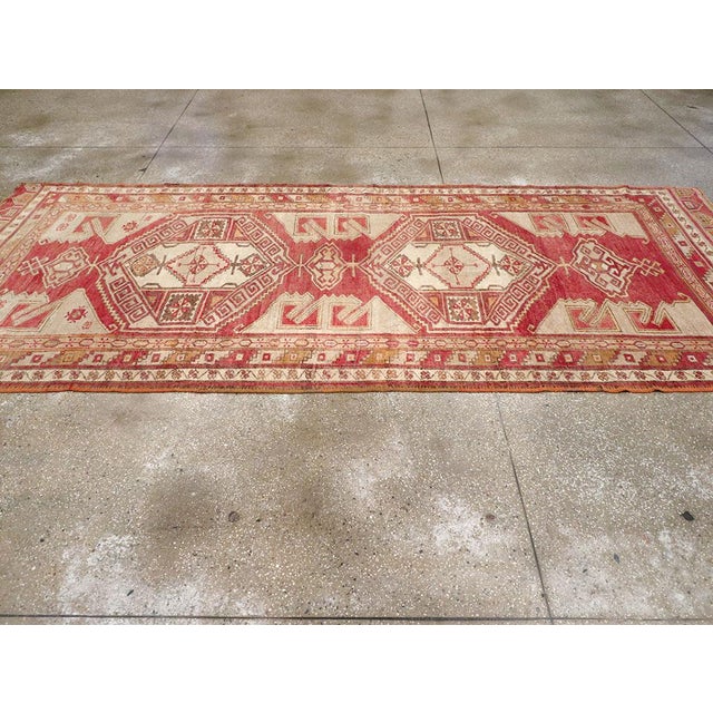 Galerie Shabab Collection Mid-20th Century Turkish Anatolian Gallery Carpet For Sale In New York - Image 6 of 10