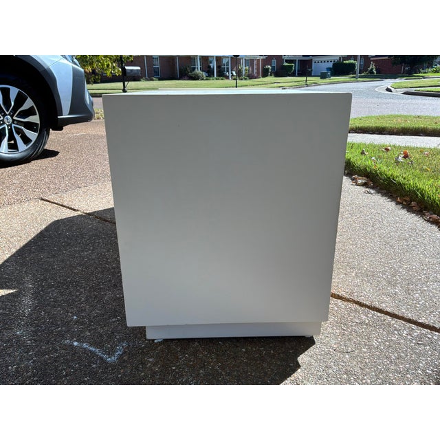 Mid-Century Modern Mid-Century Modern Henredon "Bel Air" Campaign Style Creamy White Nightstands - A Pair For Sale - Image 3 of 8