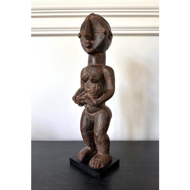 Wood Lwalwa Mother Figure Holding Baby DR Congo Africa with Provenance For Sale - Image 7 of 18