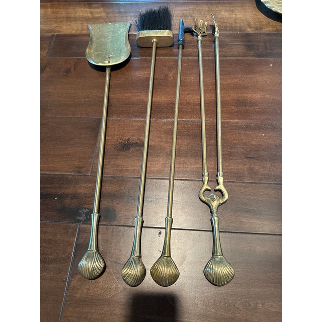 1970s Sculptural Brass Clam Shell Fire Tools Set For Sale In Atlanta - Image 6 of 7