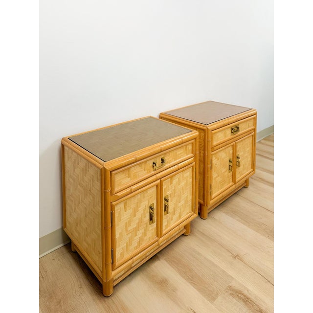 Mid 20th Century Coastal Bamboo Parquet Nightstand Pair Glass Top Hollywood Regency For Sale In Tampa - Image 6 of 13