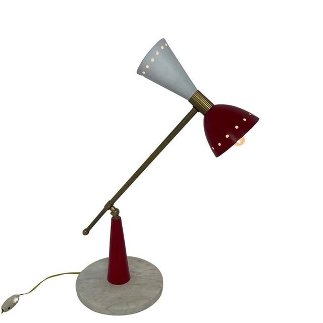 Beautiful diabolo shaped desklamp. Elegantly mounted on a marble base and gold colored frame. The lamp is fully...