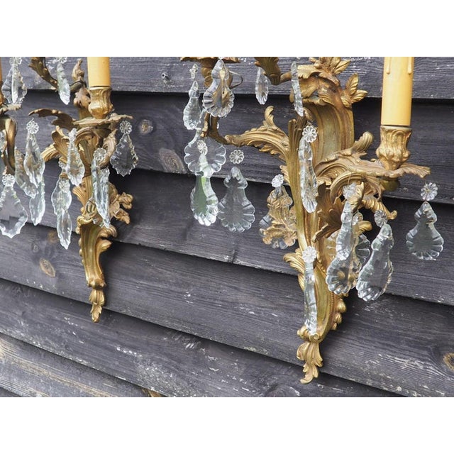 Vintage Louis XV Romantic French Bronze Wall Sconces Crystal Lighting, 1950s, Set of 2 For Sale - Image 3 of 10