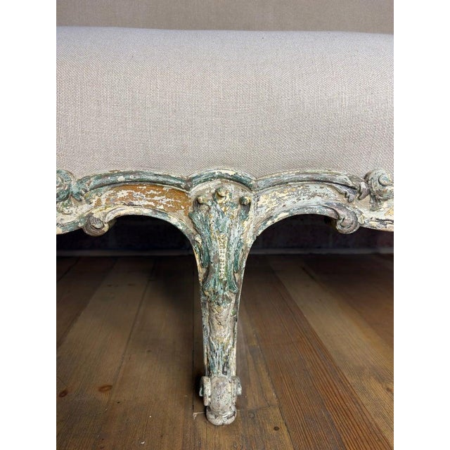 French Louis XV Corbeille Settee With Original Distressed Patina and Shell Crest For Sale In Los Angeles - Image 6 of 18
