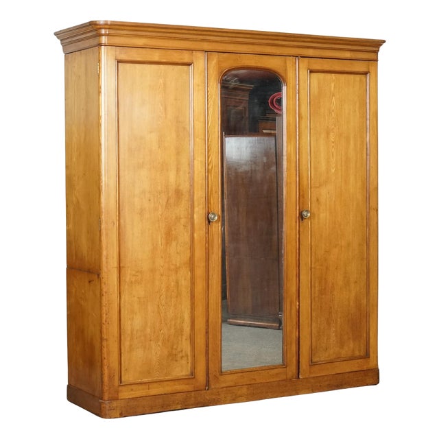 Late Victorian Oak Triple Wardrobe by Marsh Jones & Cribb., 1890s For Sale