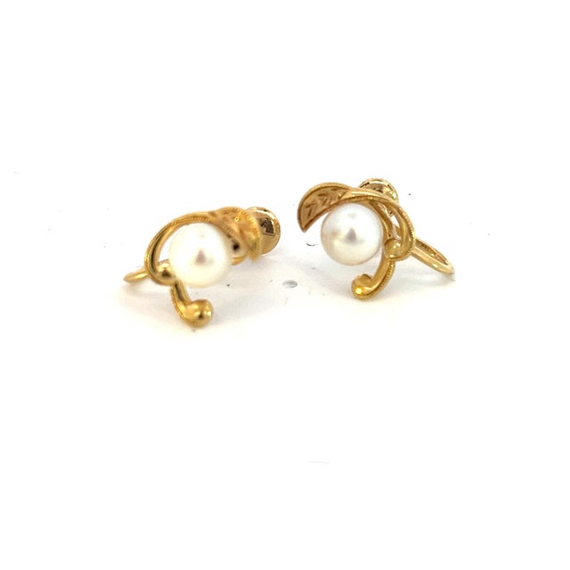 1990s 1990s Pair of Mikimoto Estate Akoya Pearl Earrings 14k YG 6 mm 3.4 Grams For Sale - Image 5 of 7