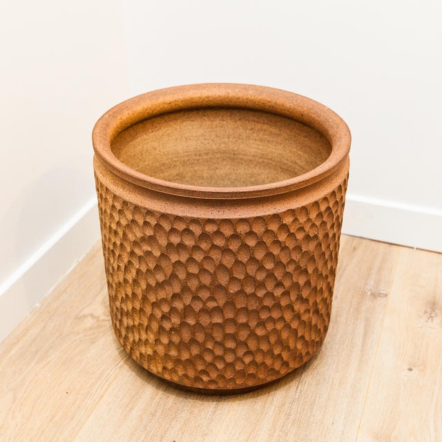 Chocolate 1970s Large Stoneware Thumbprint Planter by David Cressey & Robert Maxwell for Earthgender, Attributed For Sale - Image 8 of 15