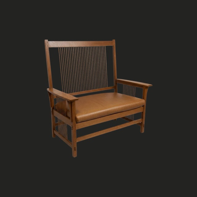 Arts & Crafts 1990s Stickley Mission/Craftsman/Arts & Crafts Style Oak Settee With Tan Leather Cushion. For Sale - Image 3 of 4