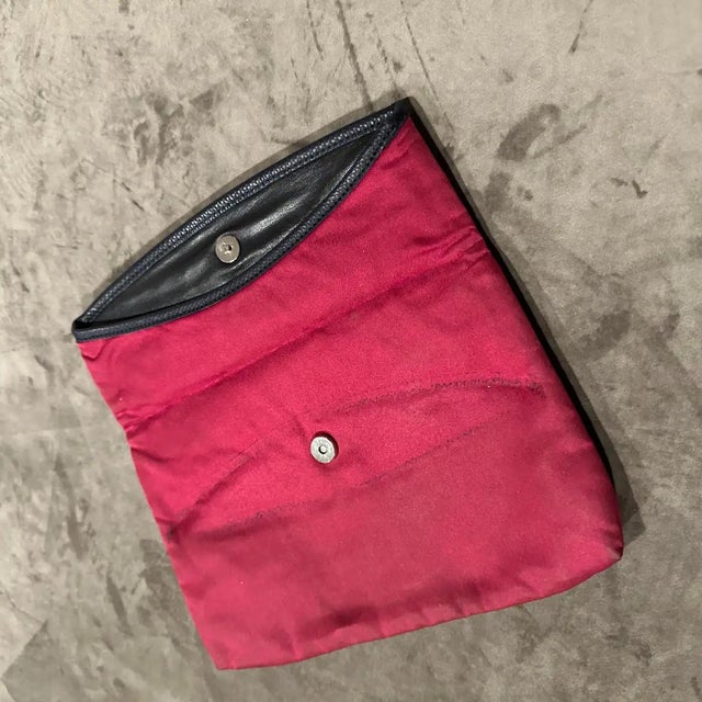 Elegant 1960s Vintage Sorelle Fontana Silk and Leather Evening Clutch For Sale - Image 6 of 12