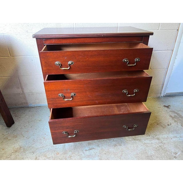 Wood Early 20th Century Chippendale Style Mahogany Bachelor’s Chest of Drawers. For Sale - Image 7 of 11