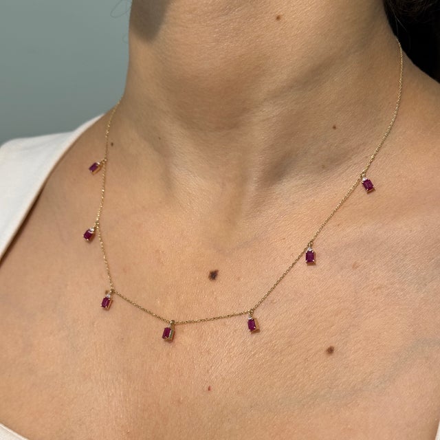 14k Yellow Gold 2.1 Ct Natural Emerald-Cut Ruby & Diamond Station Charm Necklace For Sale In New York - Image 6 of 17