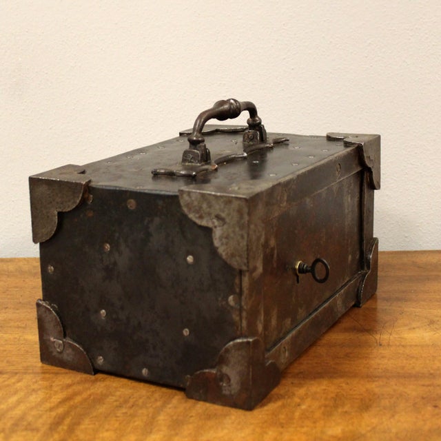Antique Safe in Iron For Sale - Image 4 of 13