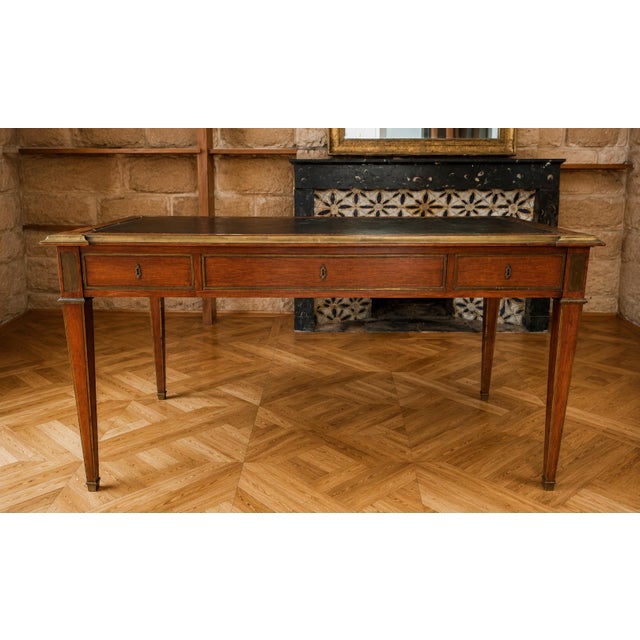 Large Parisian Flat Center Desk with Pull-Out Drawers, 1800s, in Good conditions. Designed before 1890