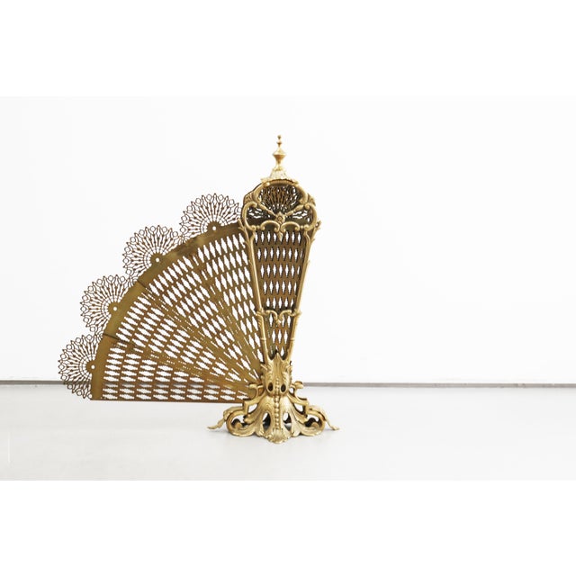 French Fan-Shaped Peacock Fireplace Screen in Brass, 1970s For Sale - Image 3 of 12