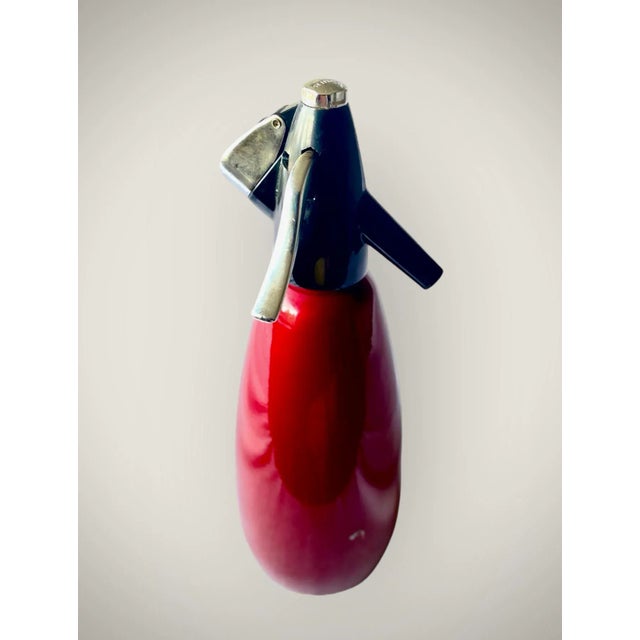 Super cool siphon, Hostmaster Mk3 in ruby red color. A nice interior detail for the bar or drinks trolley. Series: SH/U/R...