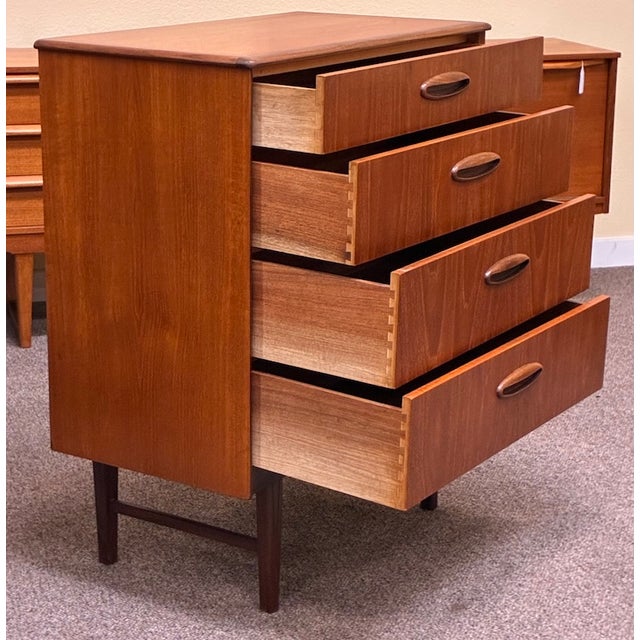 Mid 20th Century European Mid Century Modern Teak Chest of Drawers c.1960 For Sale - Image 5 of 7