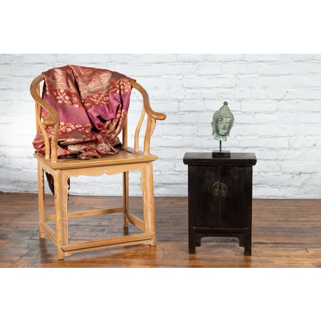 Chinese Qing Dynasty 19th Century Side Cabinet with Distressed Black Lacquer For Sale In New York - Image 6 of 13