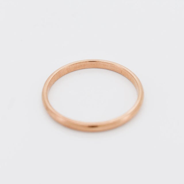 18 carat (750 thousandths) yellow gold wedding ring. Weight: 2.7g Size: 63 FR (10.25 US - U 1/2 UK) - No sizing possible...