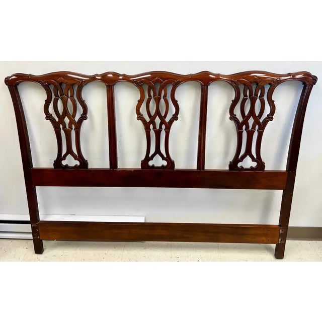 1990s Baker Furniture Chippendale Style Carved Mahogany Queen Pierced Splat Headboard For Sale - Image 5 of 16