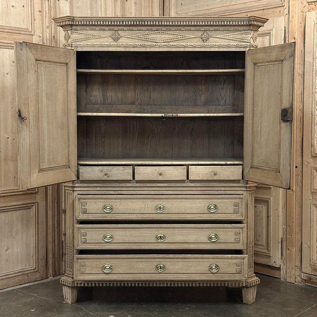 18th Century Dutch Louis XVI Period Stripped Oak Linen Press For Sale - Image 15 of 18