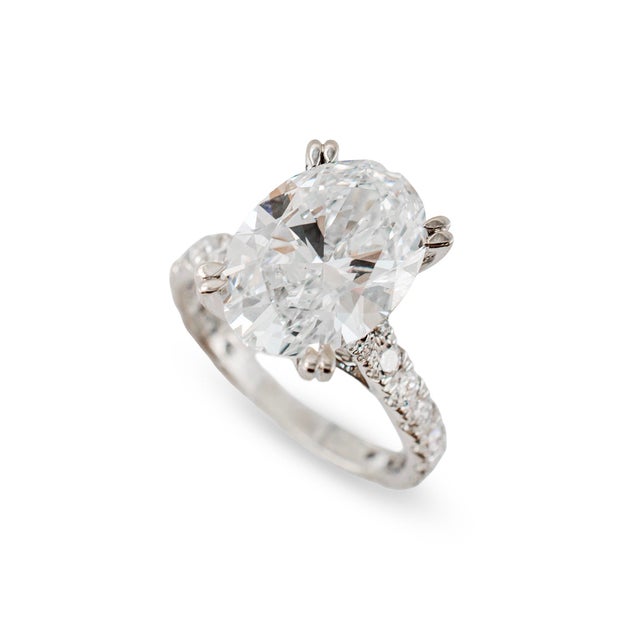 Gender: Ladies Metal Type: 18K White Gold Ring Size: 5.25 Width: 2.30 mm Weight: 3.85 grams Ladies 14K white gold, lab-...