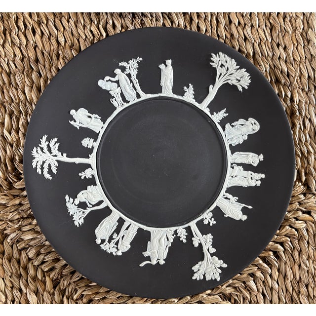 Neoclassical Set of 2 Vintage Wedgwod Jasperware Luncheon Plates For Sale - Image 3 of 6