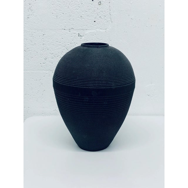 1980s Postmodern Black Corrugated Cardboard Vase by Flute, Chicago For Sale - Image 5 of 13