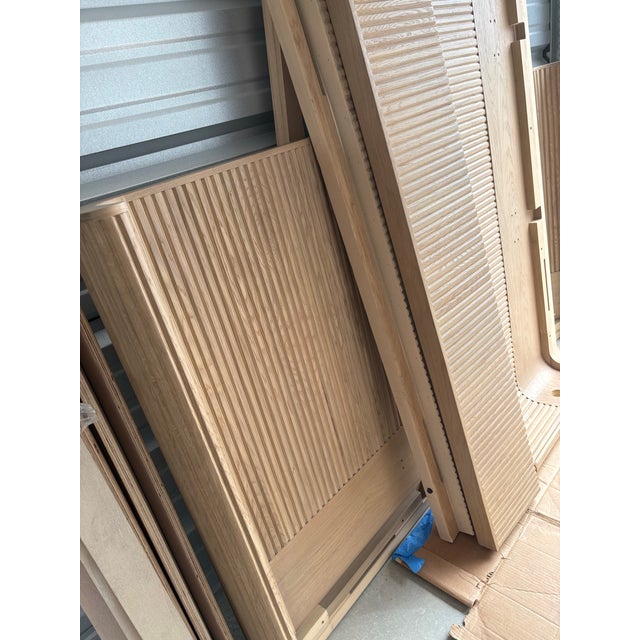 Transitional Rh (Restoration Hardware) Byron Shelter Bed With Footboard – King – Light Oak Finish - Staging Piece For Sale - Image 3 of 8