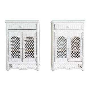 Vintage Pair of Wicker Nightstands For Sale
