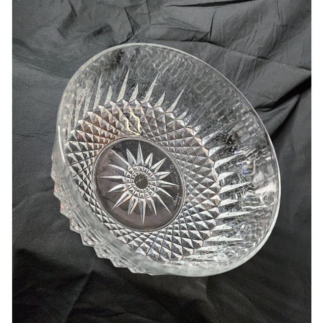 Transparent 1960s Mid-Century Modern Arcoroc France Vintage 8" Serving Bowl Clear Cut Crystal Diamant Pattern - Set of 2 For Sale - Image 8 of 10