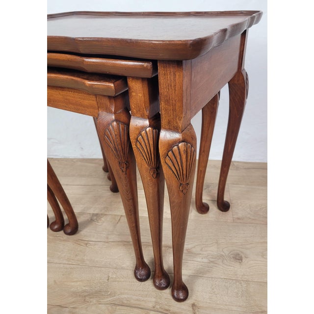 Brown Victorian Nesting Tables in Walnut, 1890, Set of 3 For Sale - Image 8 of 18