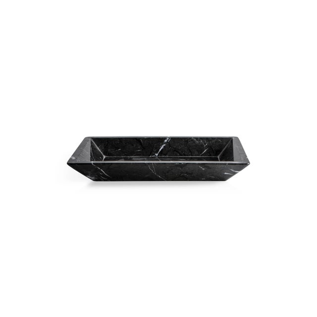 Black Marquina marble tray or plate. Ideal for many uses and ambient: living room, studio, kitchen.Each piece is in a way...