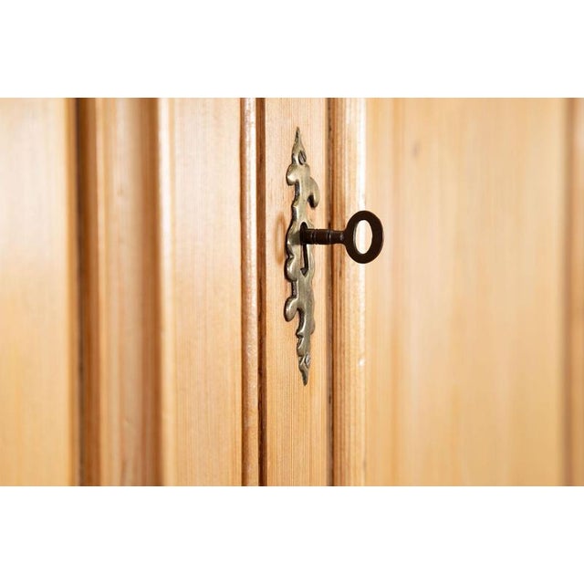 English Pine Linen Cupboard, 19th Century For Sale - Image 10 of 18