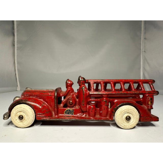 American Vintage Arcade Cast Iron Ladder Truck: 1930s Toy Fire Engine For Sale - Image 3 of 10