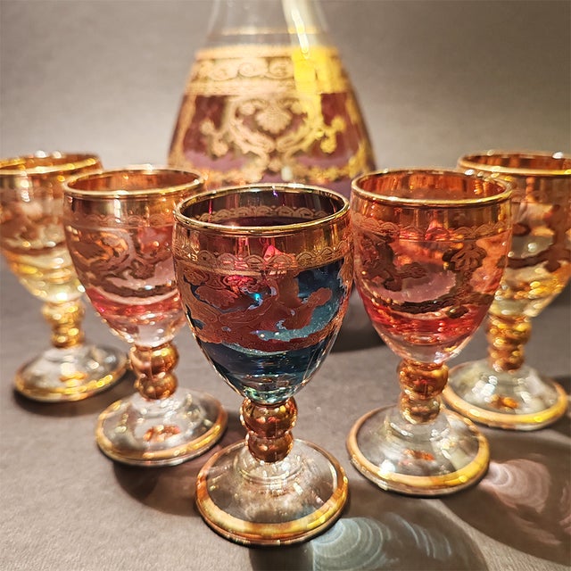 Stunning Bottle and 5 Glasses in Baroque Venetian Glass with Gold trim. Set of 6 1950s, Made in Venice - Italy Excellent...