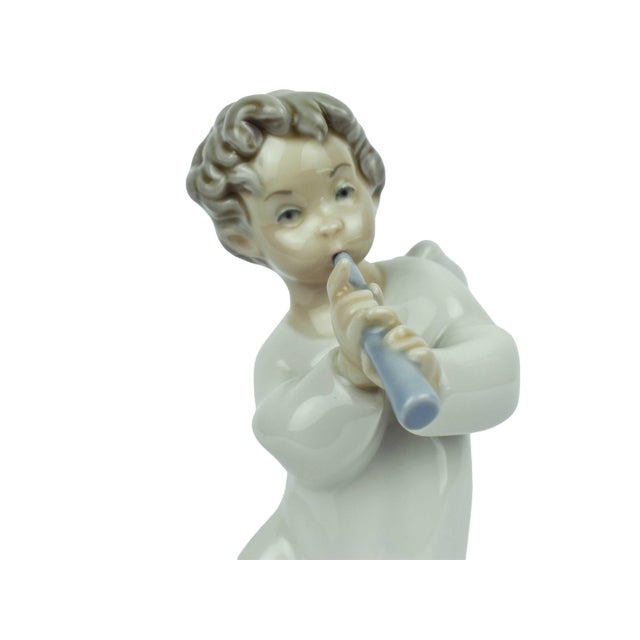Late 20th Century Lladro Angel With Flute Glazed Porcelain Figurine – Signed & Dated For Sale - Image 6 of 7