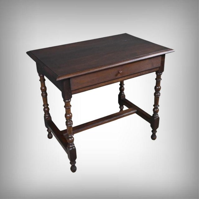 This small oak writing table, made in the second half of the 19th century, delicately echoes the lines of the Louis XIV...