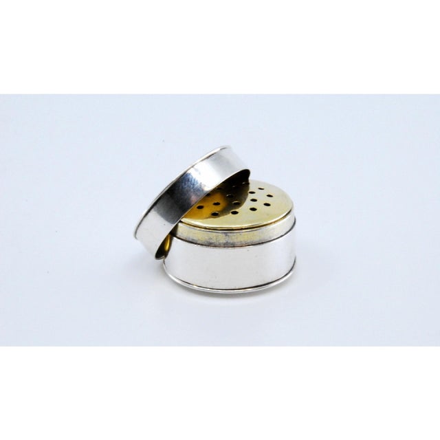 Round and Smooth Silver and Gold Vinaigrette Box For Sale - Image 3 of 9