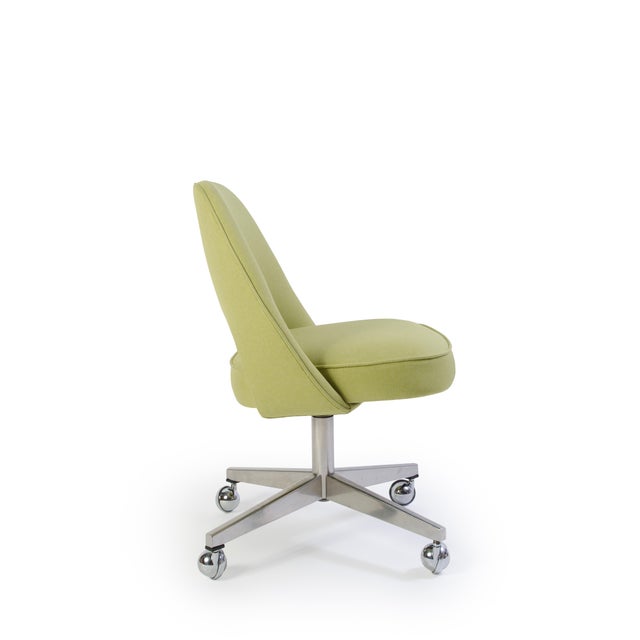 Saarinen for Knoll Desk Chair on Swivel Base in Green ...