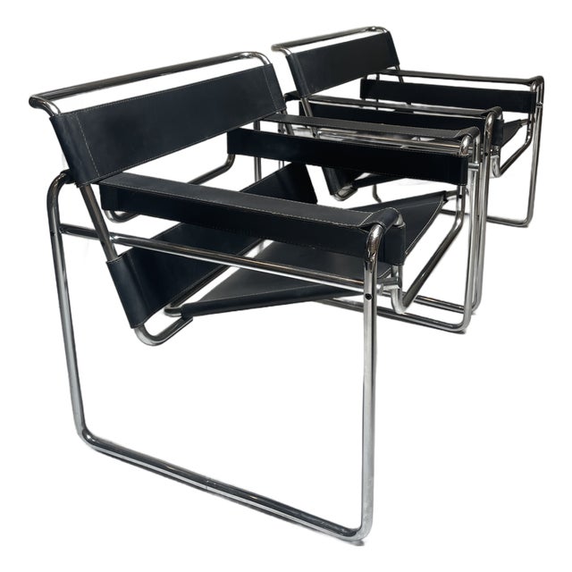 Pair of Chromed Tubular Steel and Black Leather Wassily Chairs - Marcel Breuer for Knoll Furniture For Sale