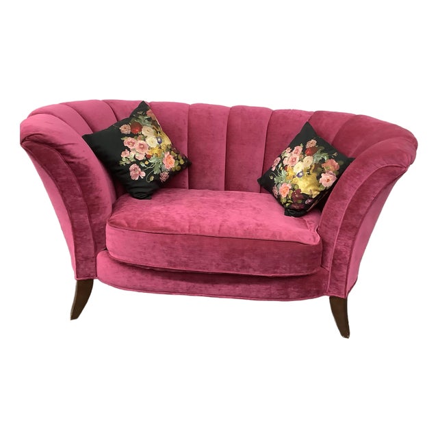 1940s Pink Velvet Upholstered Loveseat With Tufted Back and Decorative Floral Pillows For Sale