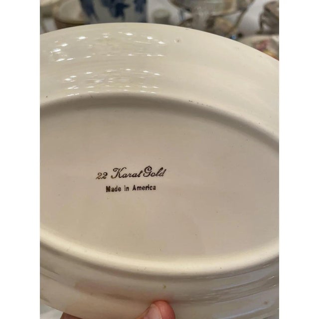 Cream Mid 20th Century 22 Karat Gold Gravy Boat & Saucer For Sale - Image 8 of 10