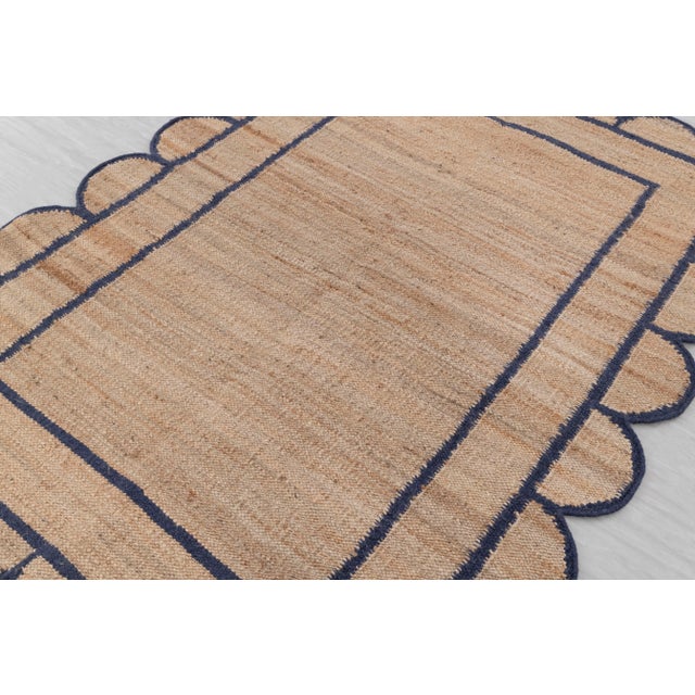 Navy Jute Wool Premium Handwoven Scalloped Rug 3x5 Ft. For Sale - Image 4 of 13