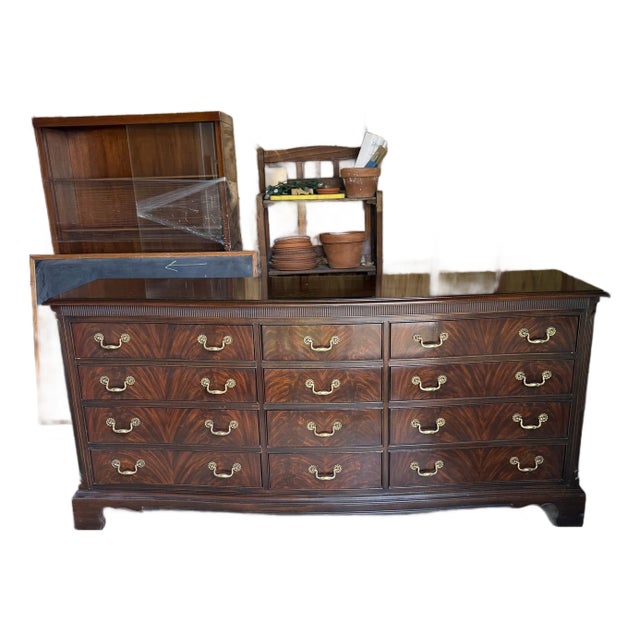 Mid 20th Century Drexel Heritage Flame Mahogany Serpentine Dresser With 12 Drawers For Sale