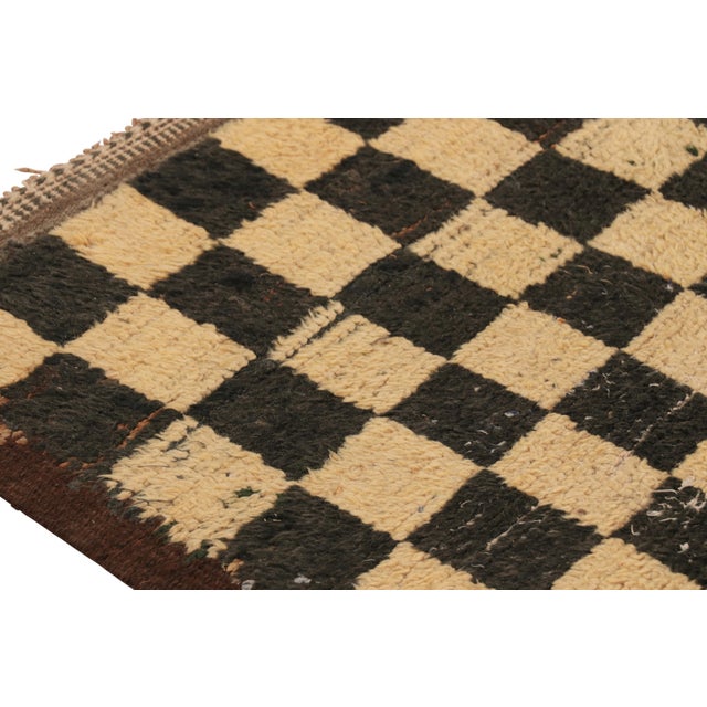 Vintage Moroccan Runner Rug, Black & Beige Checkered Geometric - Rug & Kilim For Sale In New York - Image 6 of 7