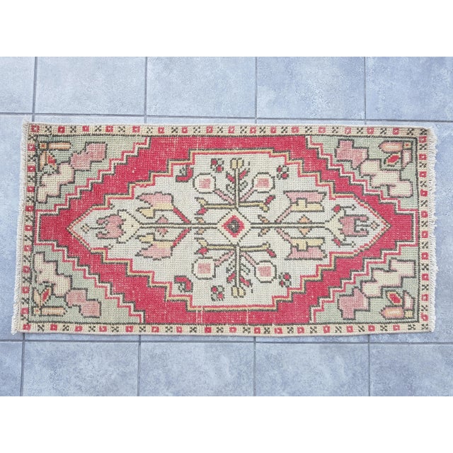 1950s Oushak Vintage Geometric Rug For Sale - Image 5 of 5
