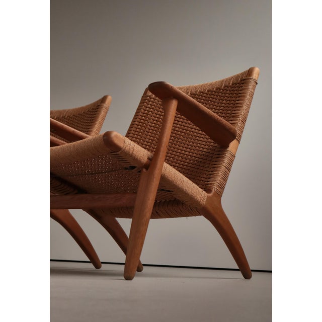 1960s Early Edition CH25 Lounge Chairs in Oak and Papercord by Hans J. Wegner, 1960s, Set of 2 For Sale - Image 5 of 18