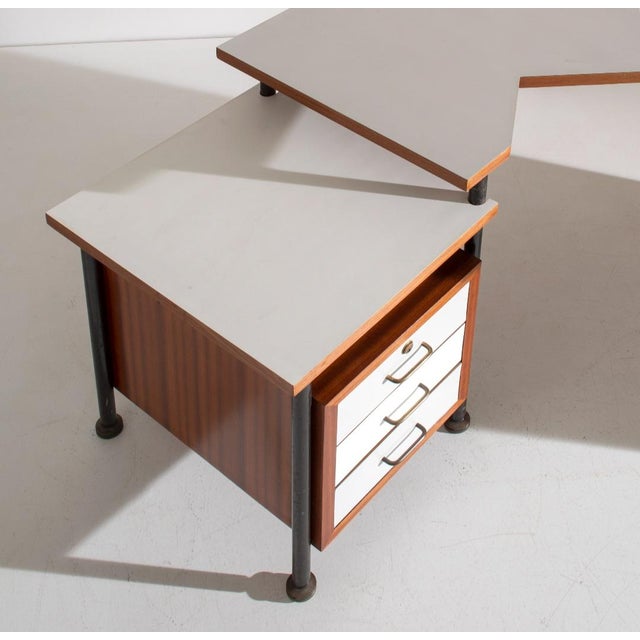 Corner Desk in Painted Metal, Wood, Formica, and Brass by Sergio Coradeschi, 1950s For Sale - Image 4 of 7