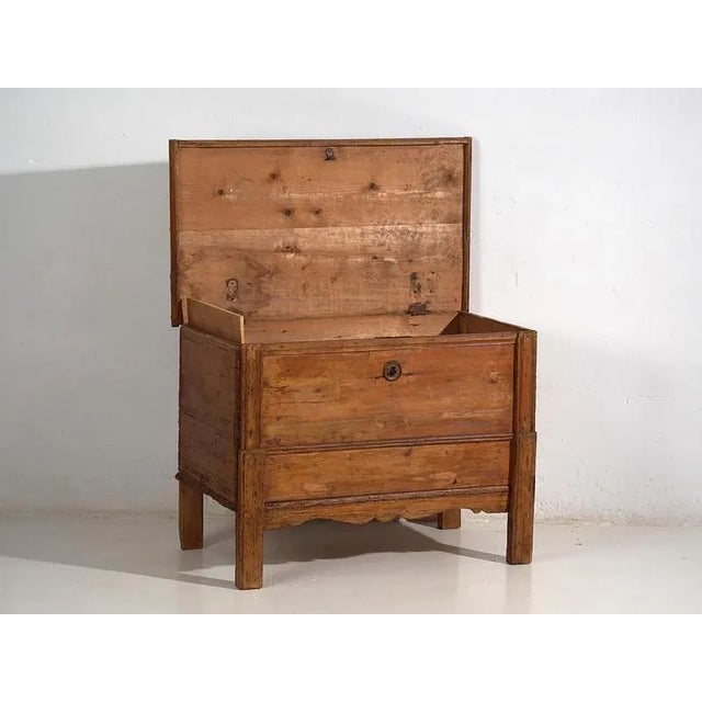 Antique solid wood wedding chest (c.1920) Dimensions: Length: 98 cm Depth: 55 cm Height: 71 cm Style: French Provençal...